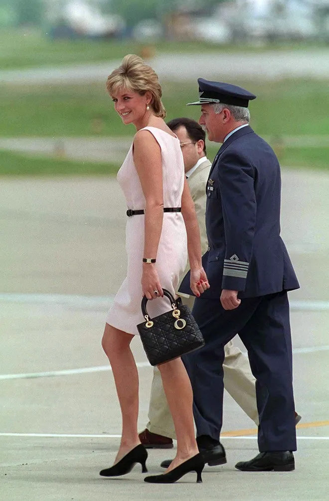 Princesse Diana portant le sac iconique Lady Dior 